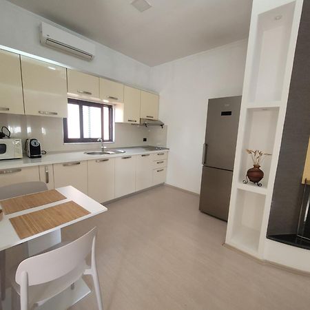 An Apartment With Fireplace Tiranë Ngoại thất bức ảnh
